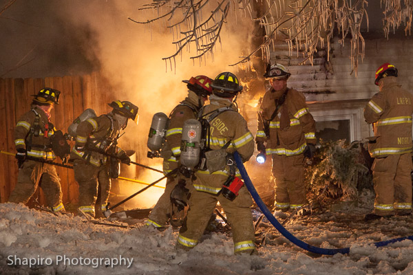 photos of Lincolnshire Riverwoods firemen battling a winter house fire at night at 20538 Clarice in Prairieview 1-20-14 lary shapiro photography